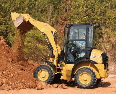 Погрузчик CAT 901 — колесный погрузчик мини, вид сбоку — фото 3 из 16