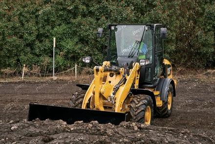 Фронтальный погрузчик CAT 907
