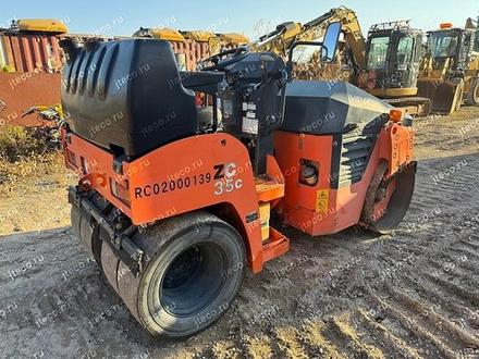 Каток HITACHI ZC35C, фото с аукциона Японии — фото 8 из 12