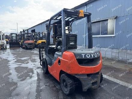 Вилочный погрузчик KOMATSU FG25-8, фото с аукциона Японии — фото 2 из 3 Вилочный погрузчик KOMATSU FG25-8, фото с аукциона Японии — фото 2 из 3