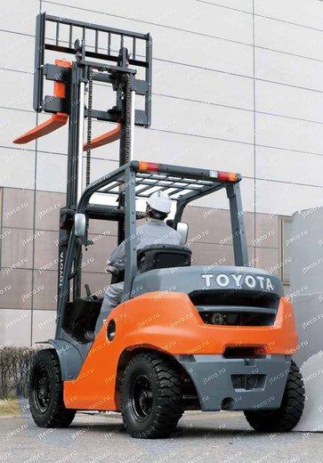 Вилочный погрузчик TOYOTA 02-7FD40, фото производителя — фото 3 из 9 Вилочный погрузчик TOYOTA 02-7FD40, фото производителя — фото 3 из 9
