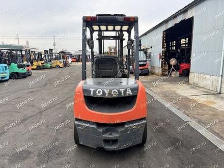 Вилочный погрузчик TOYOTA 50-8FD30, фото с аукциона Японии — фото 3 из 3
