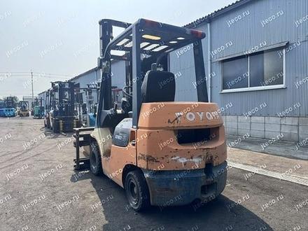 Вилочный погрузчик TOYOTA 7FDK25, фото с аукциона Японии — фото 2 из 3
