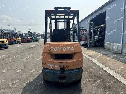 Вилочный погрузчик TOYOTA 7FDK25, фото с аукциона Японии — фото 3 из 3