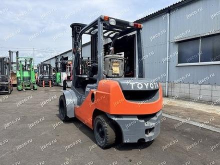 Вилочный погрузчик TOYOTA 8FD25, фото с аукциона Японии — фото 5 из 10