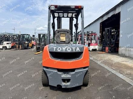 Вилочный погрузчик TOYOTA 8FD25, фото с аукциона Японии — фото 6 из 10