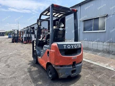Вилочный погрузчик TOYOTA 8FGL18, фото с аукциона Японии — фото 2 из 3
