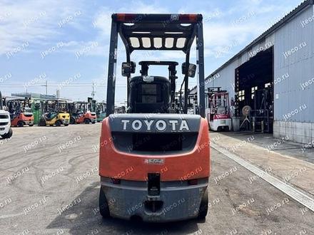 Вилочный погрузчик TOYOTA 8FGL18, фото с аукциона Японии — фото 3 из 3